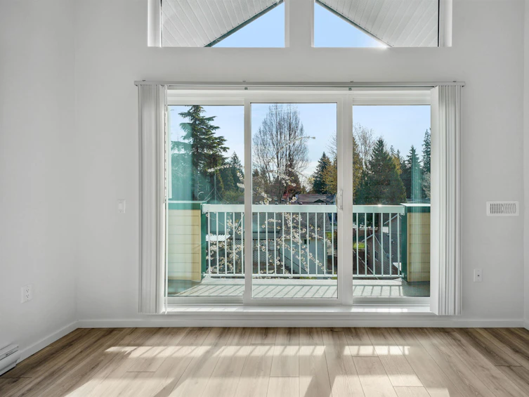 304-13911 70th, Surrey, BC, V3W 6B4 - 3