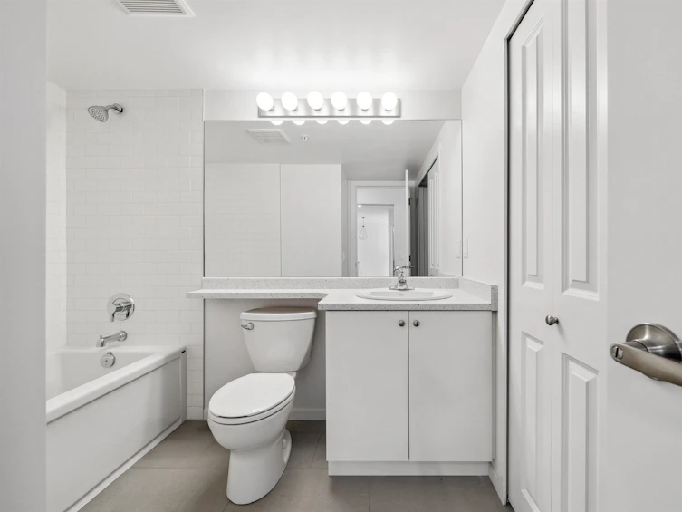 304-13911 70th, Surrey, BC, V3W 6B4 - 13