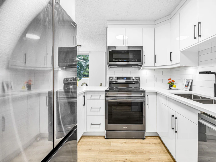 204-3970 Carrigan Court, Burnaby, BC, V3N 4S5 - 6