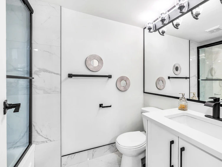 204-3970 Carrigan Court, Burnaby, BC, V3N 4S5 - 9