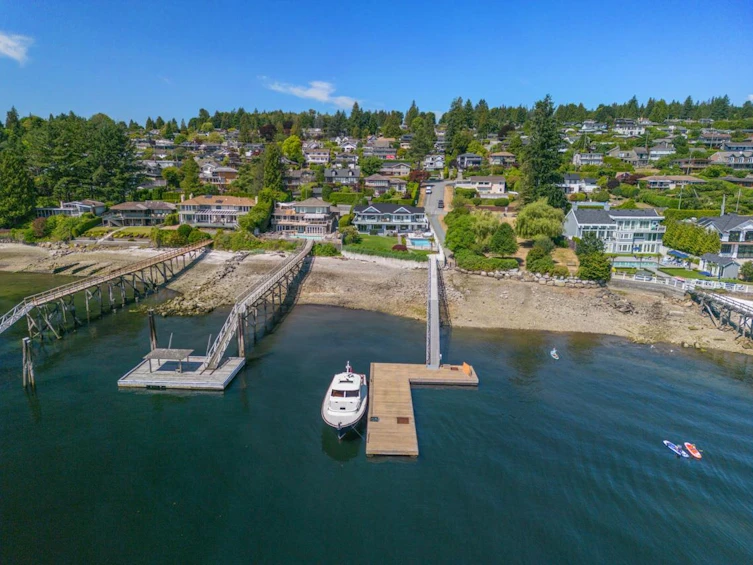 588 Lowry Lane, North Vancouver, BC, V7G 1R3 - 2