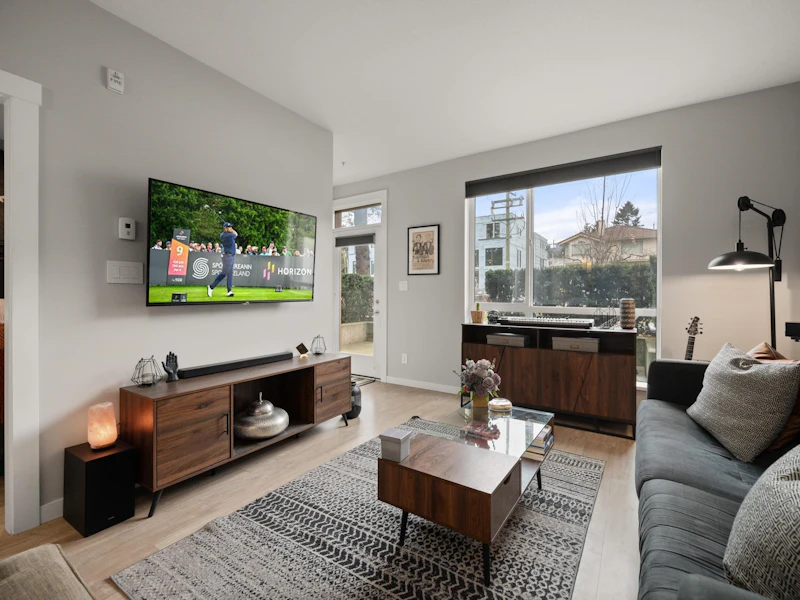 111 - 615 E 3rd Street, North Vancouver BC