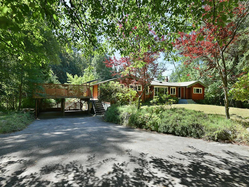 9047 Redrooffs Road, Halfmoon Bay BC