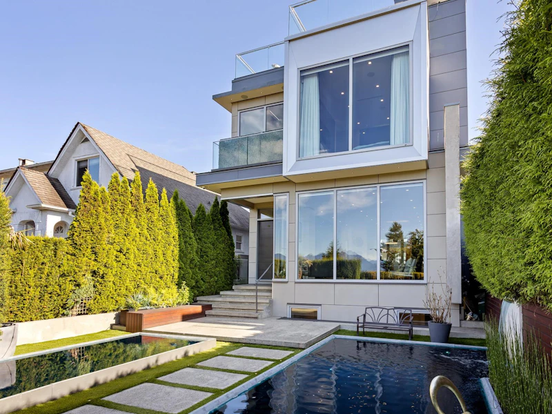 2920 W 27th Avenue, Vancouver BC V6L 1W3