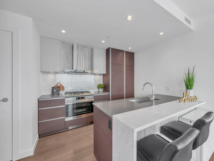 4002-4670 Assembly Way, Burnaby, BC, V5H 0H3 - 3