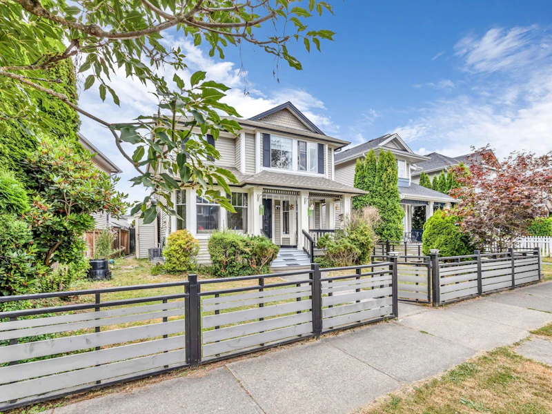 18525 64b Avenue, Surrey BC V3S 8S9