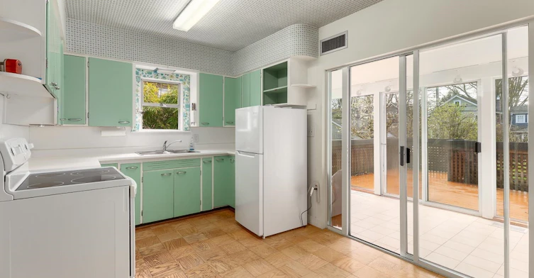 2950 W 31st Avenue, Vancouver, BC, V6L 2A4 - 4