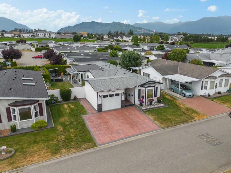 25-45918 Knight Road, Chilliwack, BC, V2R 3X4 - 2