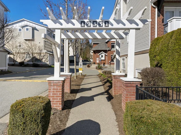 56-19551 66 Avenue, Surrey, BC, V4N 0Z5 - 39