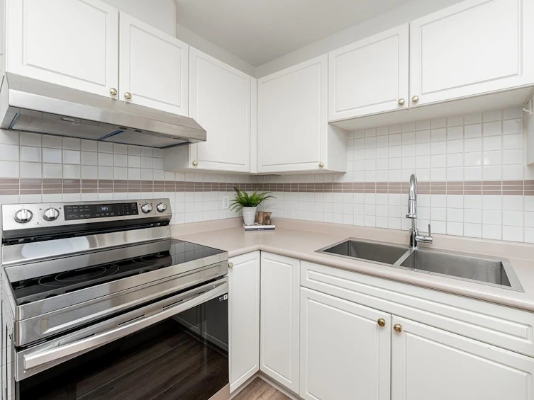 1004-38 Leopold Place, New Westminster, BC, V3L 2C6 - 6