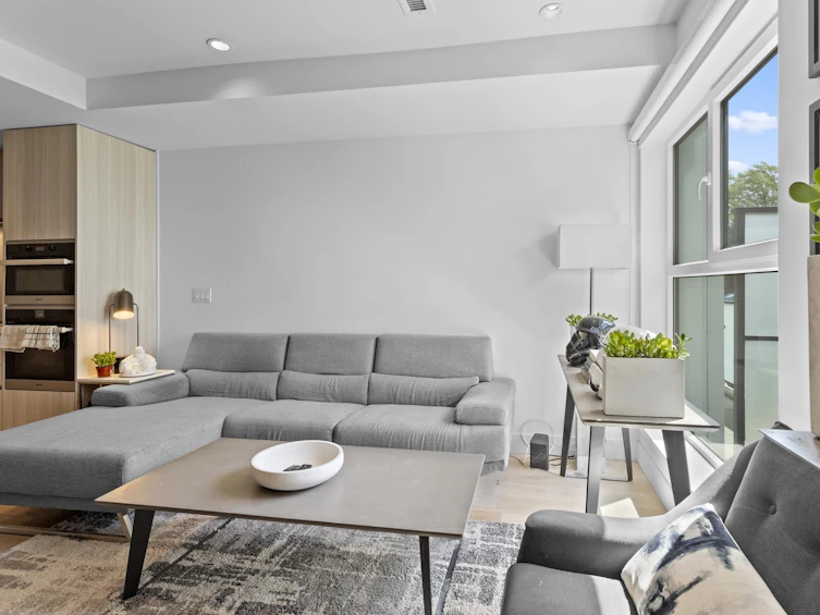 145 West 41st Avenue, Vancouver, BC, V5Y 0N1 - 5