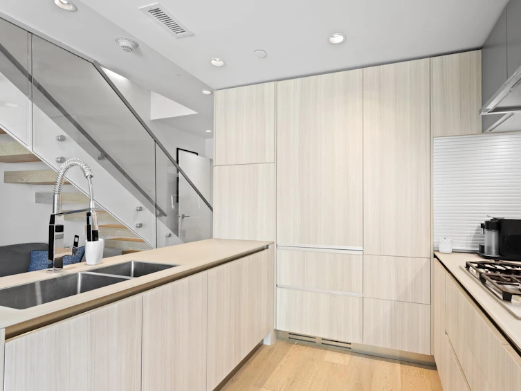 145 West 41st Avenue, Vancouver, BC, V5Y 0N1 - 10