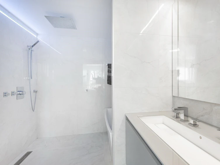 145 West 41st Avenue, Vancouver, BC, V5Y 0N1 - 18