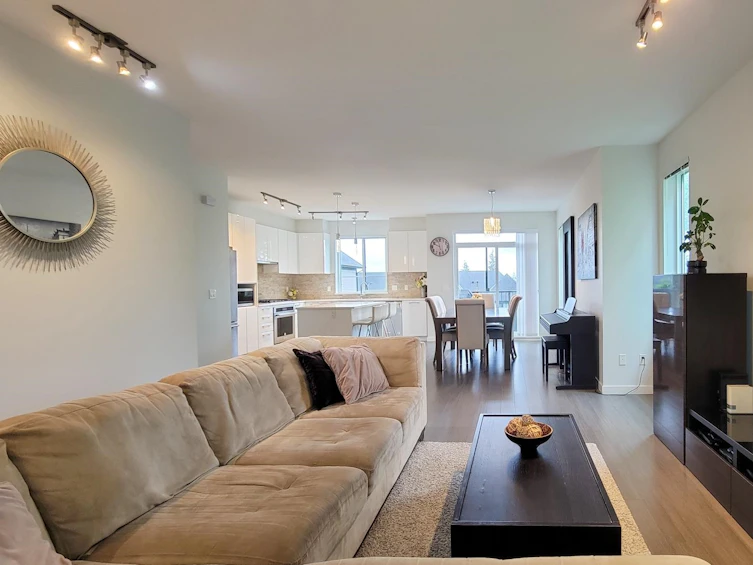 62-3500 Burke Village Promenade, Coquitlam, BC, V3E 0N2 - 2