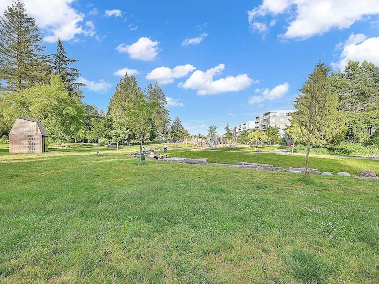 204-10721 139 Street, Surrey, BC, V3T 4L8 - 25