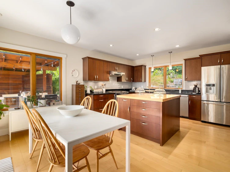 949 Windjammer Road, Bowen Island, BC, V0N 1G2 - 11