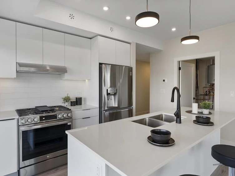 304-6285 King George Boulevard, Surrey, BC, V3X 1G1 - 9