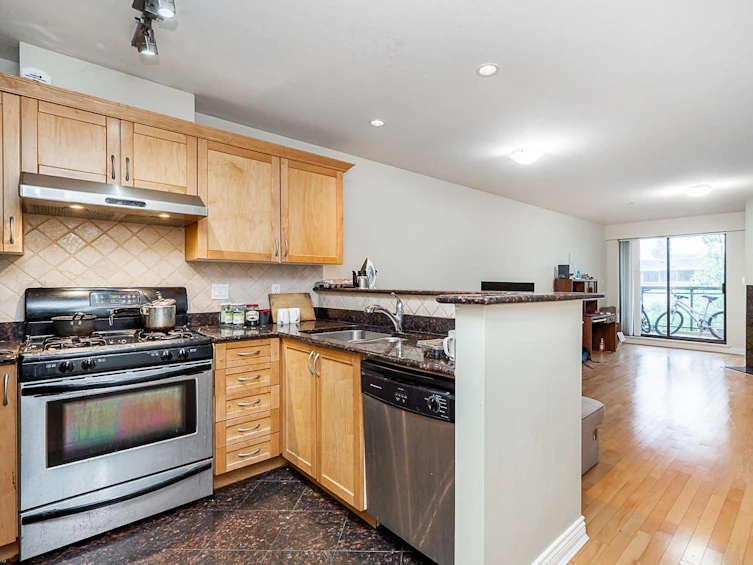 301-2015 Trafalgar Street, Vancouver, BC, V6K 1P7 - 7