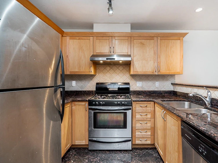 301-2015 Trafalgar Street, Vancouver, BC, V6K 1P7 - 10