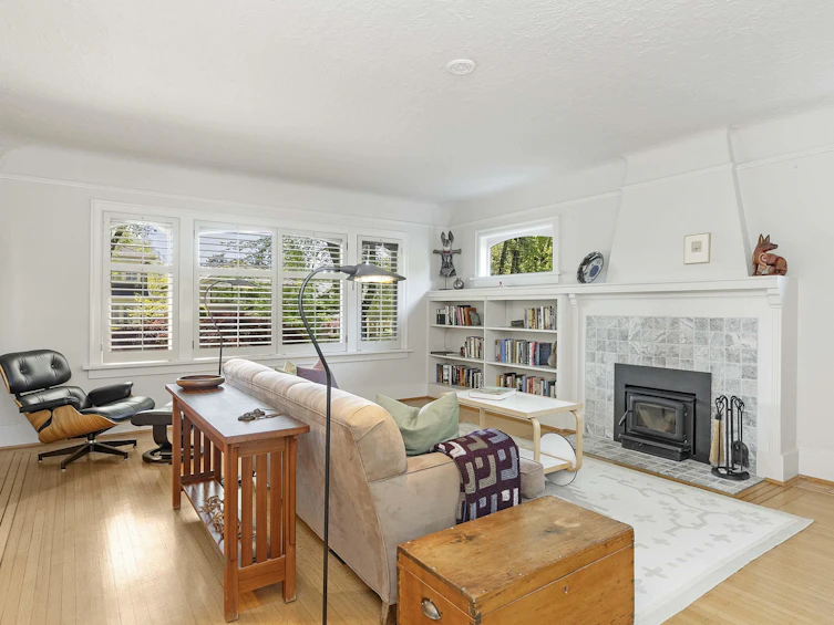 4269 W 13th Avenue, Vancouver, BC, V6R 2T7 - 2