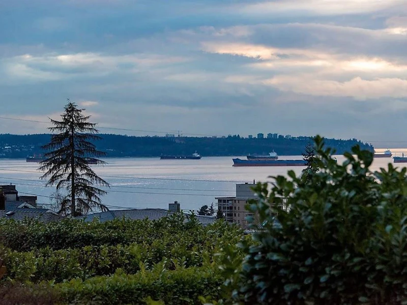 1172 Haywood Avenue, West Vancouver BC V7T 1T9