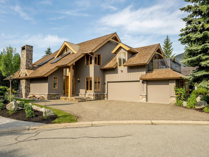 8420 Golden Bear Place, Whistler BC V0N 1B8