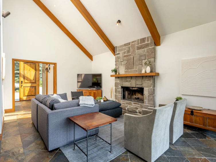 8420 Golden Bear Place, Whistler, BC, V8E 1J7 - 2
