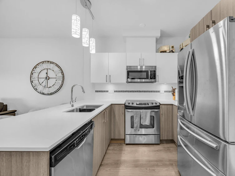 405-8733 160, Surrey, BC, V4N 6P9