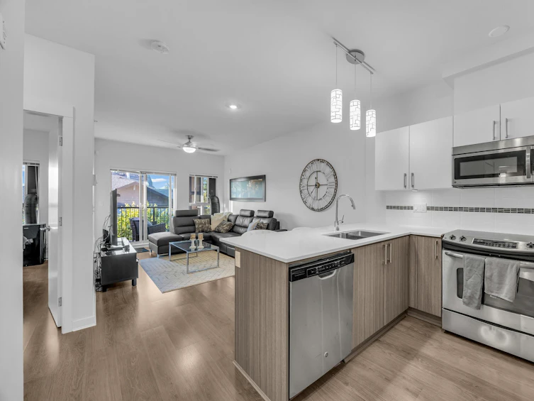 405-8733 160, Surrey, BC, V4N 6P9 - 4