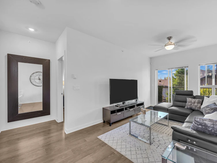 405-8733 160, Surrey, BC, V4N 6P9 - 8