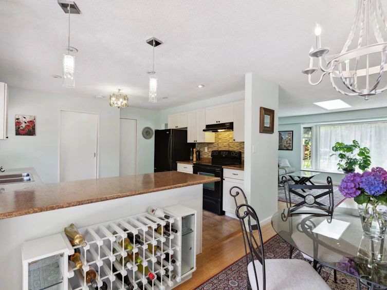 2166 Mountain Highway, North Vancouver, BC, V7J 2M9 - 11