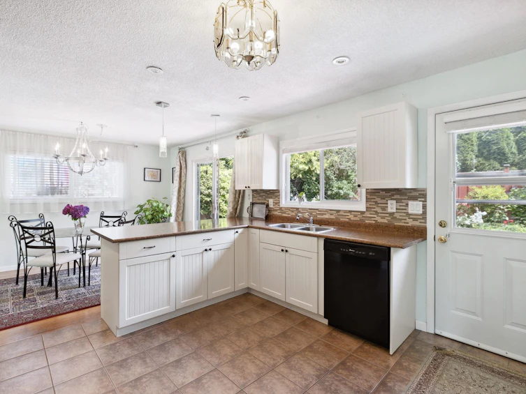 2166 Mountain Highway, North Vancouver, BC, V7J 2M9 - 13