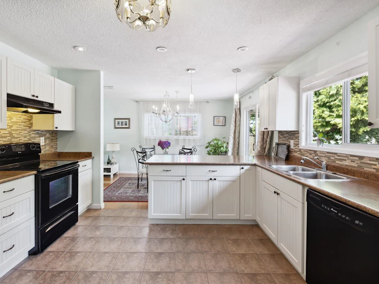 2166 Mountain Highway, North Vancouver, BC, V7J 2M9 - 14