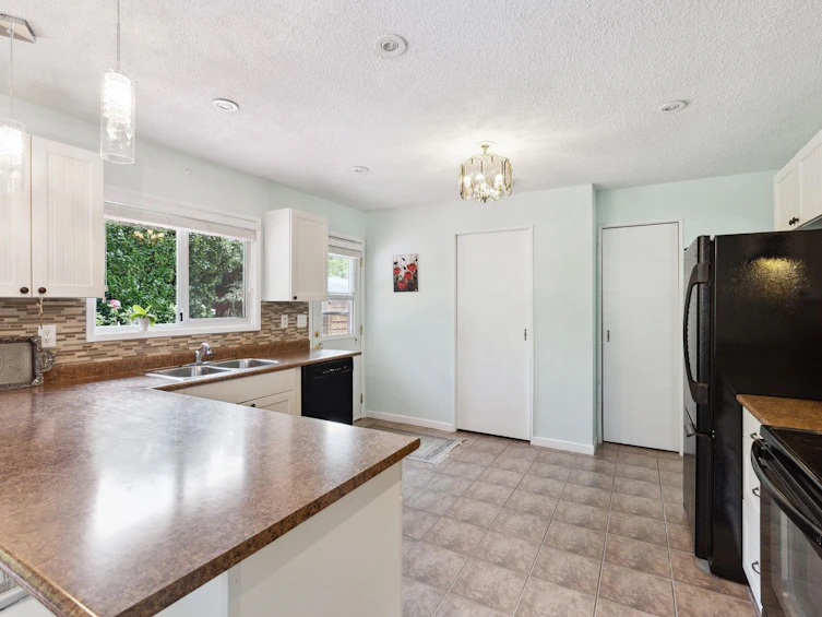 2166 Mountain Highway, North Vancouver, BC, V7J 2M9 - 15