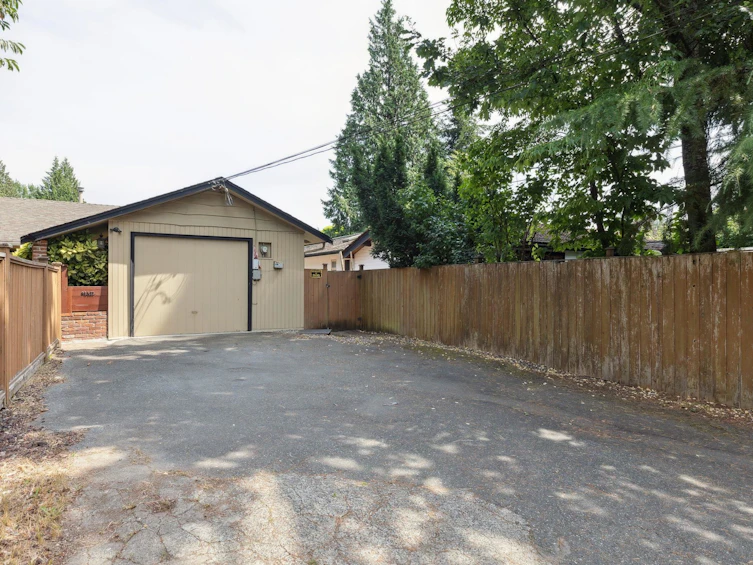 2166 Mountain Highway, North Vancouver, BC, V7J 2M9 - 32