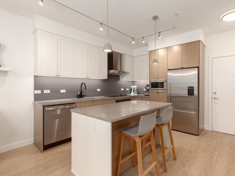 101-3205 Mountain Highway, North Vancouver, BC, V7K 0A3 - 2