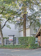 27 6588 Southoaks Crescent