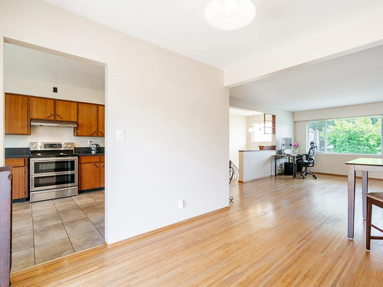2477 Tolmie Avenue, Coquitlam, BC, V3K 3E6 - 11