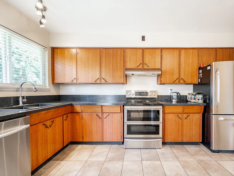 2477 Tolmie Avenue, Coquitlam, BC, V3K 3E6 - 12