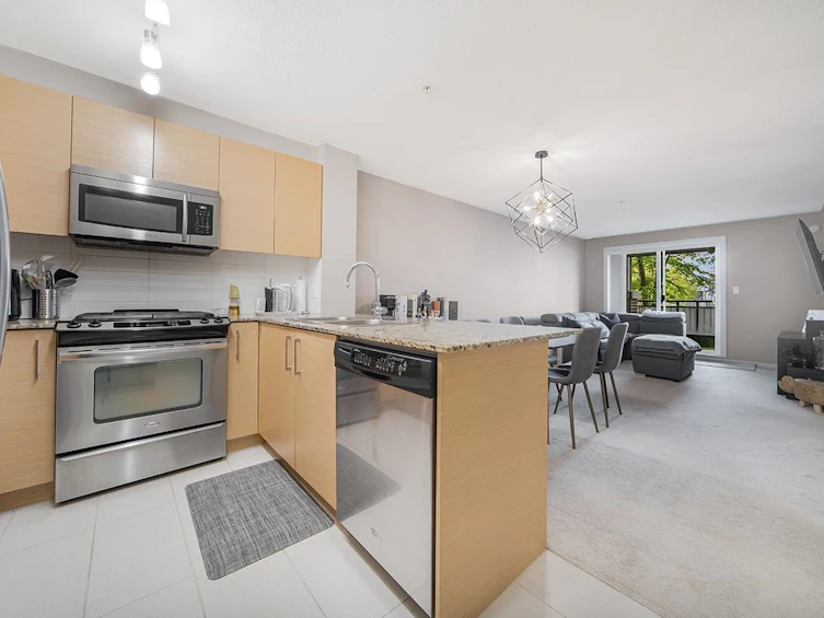 206-5885 Irmin Street, Burnaby, BC, V5J 0C2 - 5