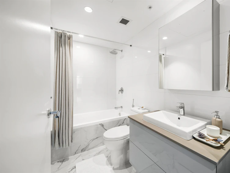 1007-1632 Lions Gate Lane, North Vancouver, BC, V7P 0E2 - 3