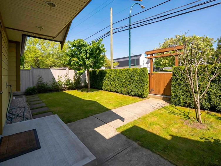 1115 Boundary Road, Vancouver, BC, V5K 4T4 - 3