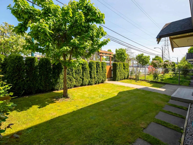 1115 Boundary Road, Vancouver, BC, V5K 4T4 - 4