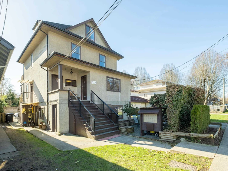 32 E 17th Avenue, Vancouver, BC, V5V 1A2 - 2