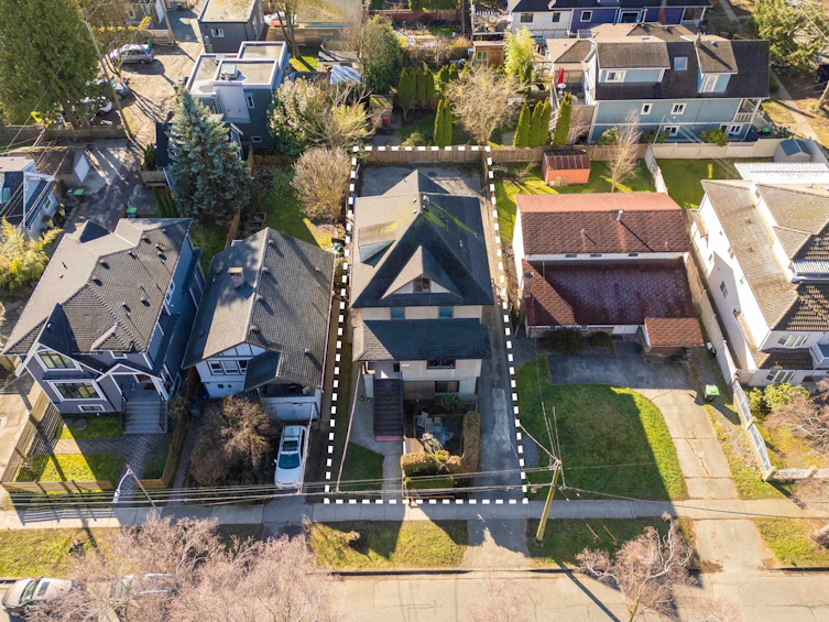 32 E 17th Avenue, Vancouver, BC, V5V 1A2 - 3