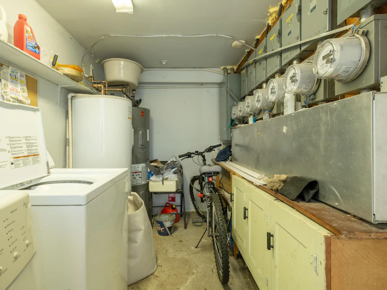 32 E 17th Avenue, Vancouver, BC, V5V 1A2 - 6