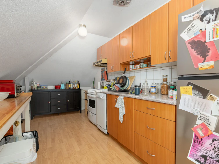 32 E 17th Avenue, Vancouver, BC, V5V 1A2 - 9