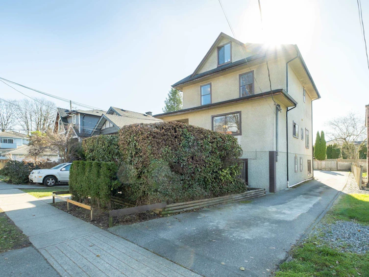 32 E 17th Avenue, Vancouver, BC, V5V 1A2 - 37