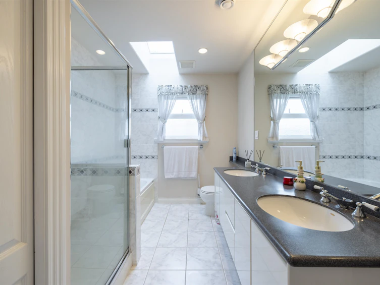 1939 Woolwich Avenue, Burnaby, BC, V5B 4A2 - 21