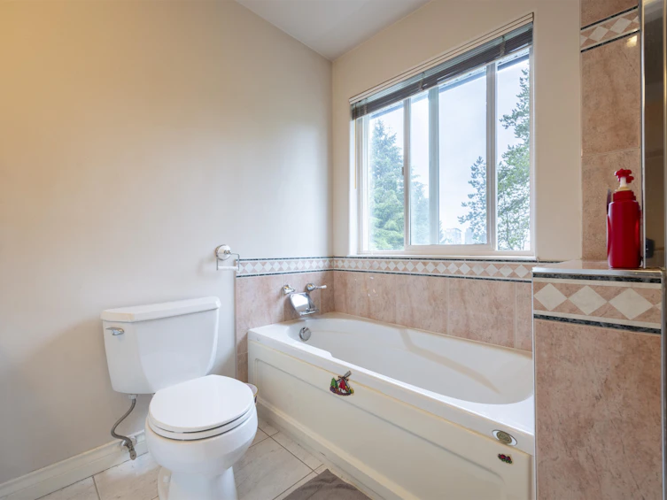 1939 Woolwich Avenue, Burnaby, BC, V5B 4A2 - 23